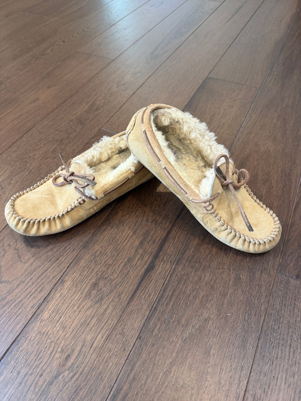 Ugg Women’s Slippers Size 8 - C16-027